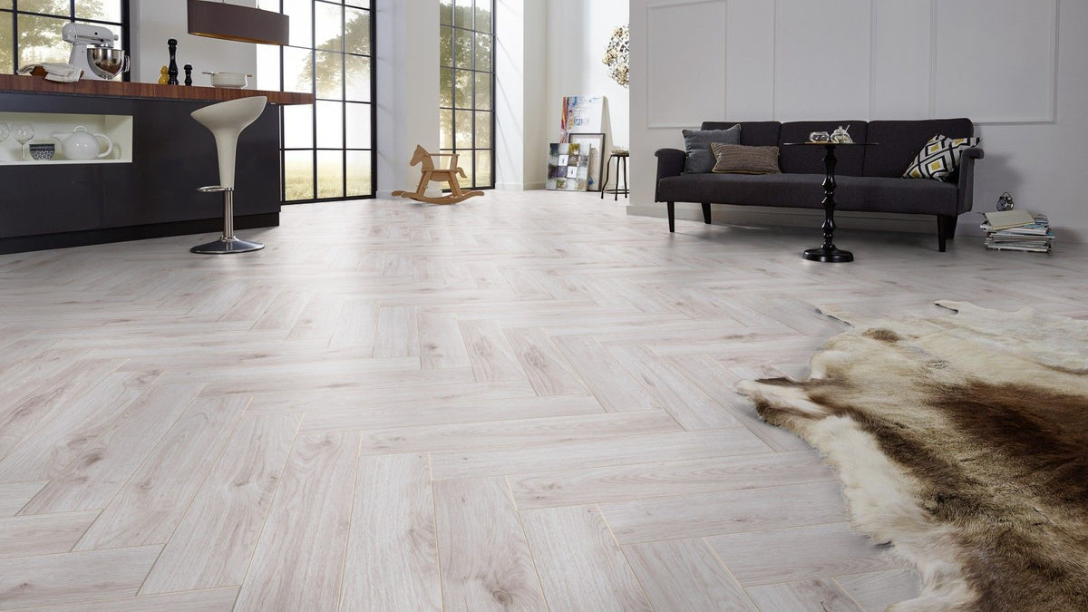 HERRINGBONE 8MM LAMINATE BORDEAUX OAK D3516 £22.99 SQ M